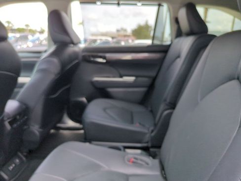 Used 2022 Toyota Highlander Limited FWD image 19