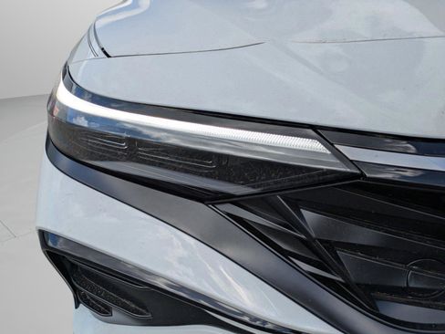 Used 2025 Hyundai Elantra Limited image 29