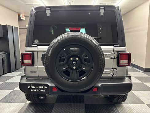 Used 2018 Jeep Wrangler Sport AWD/4WD image 9