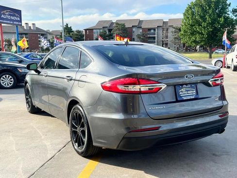 Used 2020 Ford Fusion SE FWD image 4