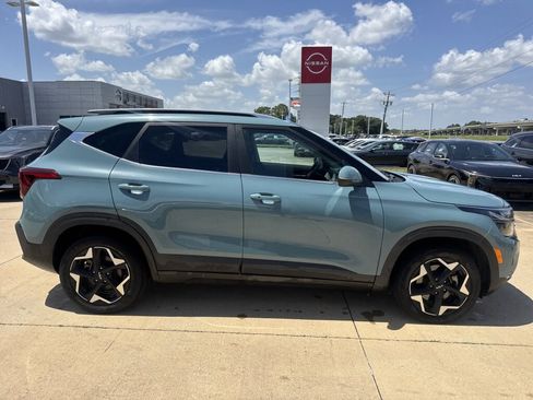 Certified 2024 Kia Seltos EX AWD/4WD image 9