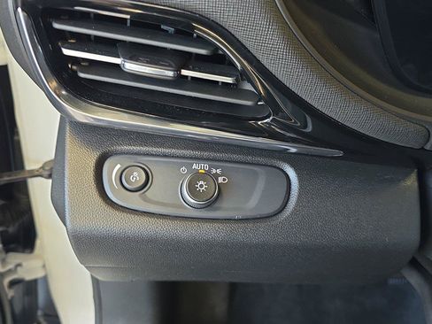 Used 2024 Buick Envista Sport Touring w/ Convenience I Package FWD image 25