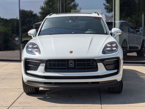 Certified 2025 Porsche Macan AWD/4WD image 6