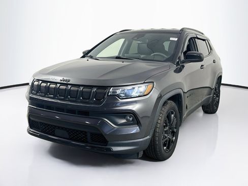 Used 2022 Jeep Compass Latitude FWD image 1