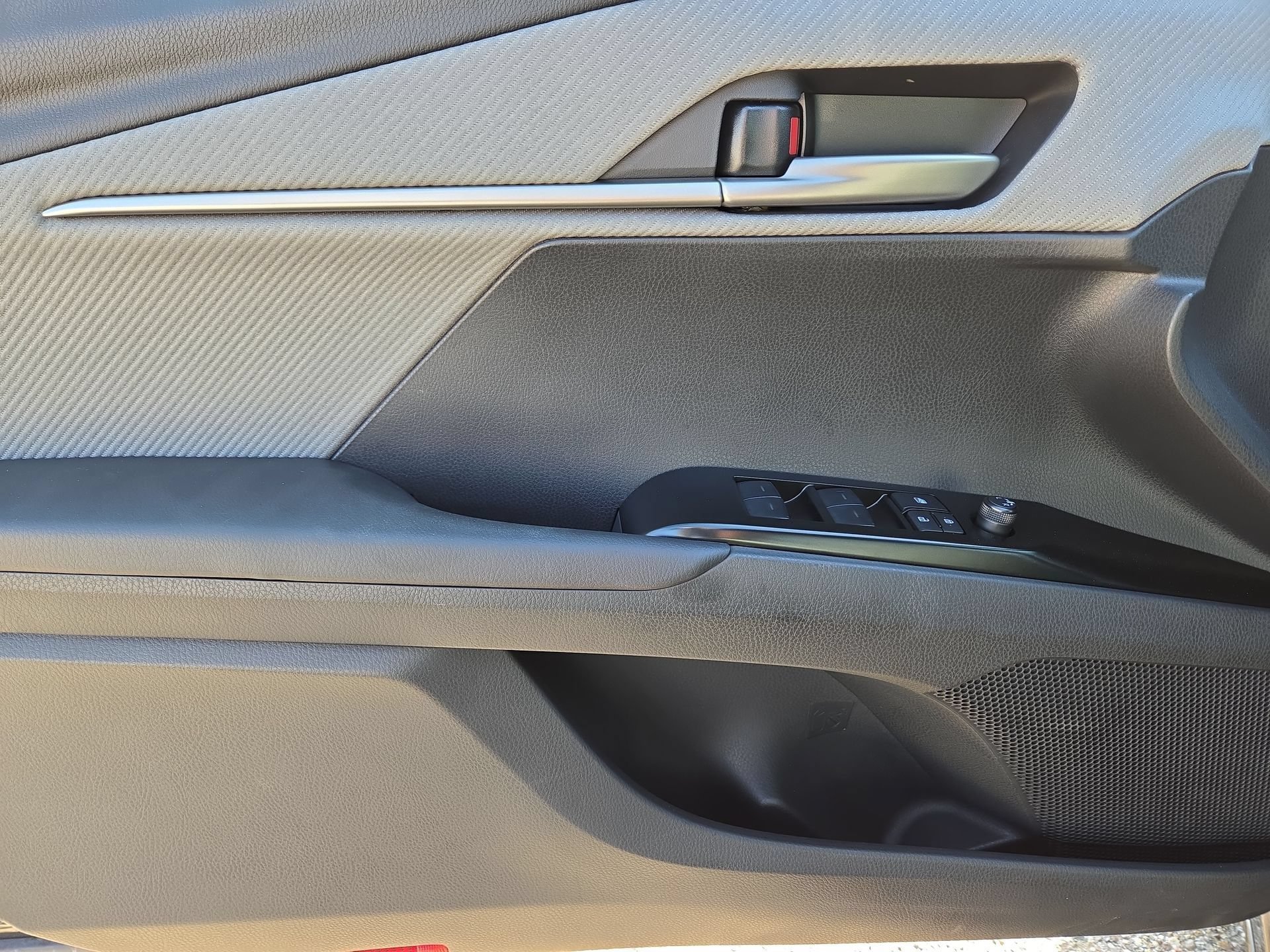 Used 2026 Toyota Camry SE FWD image 15