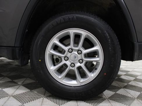 Used 2018 Jeep Grand Cherokee Laredo image 45