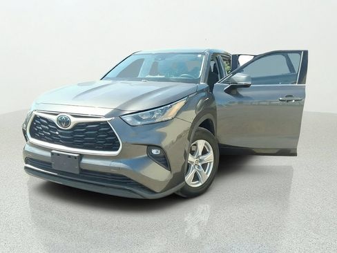 Used 2020 Toyota Highlander LE FWD image 10