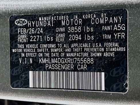 Used 2024 Hyundai Elantra SEL FWD image 28