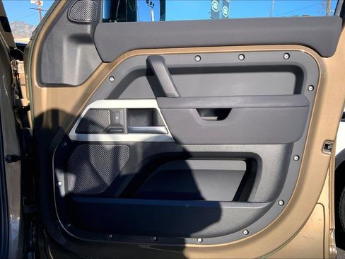 Used 2023 Land Rover Defender 110 S image 21