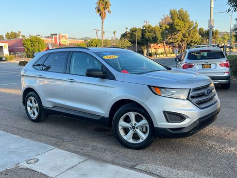 Used 2017 Ford Edge SE FWD image 2