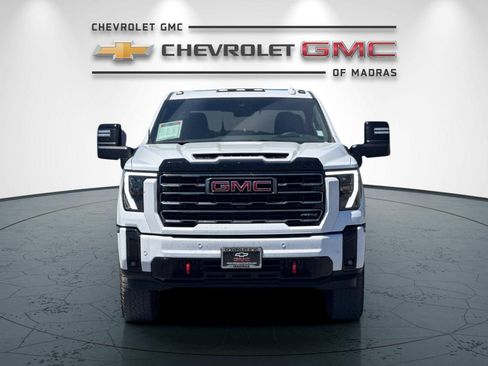 Used 2025 GMC Sierra 2500 AT4 w/ AT4 Premium Plus Package AWD/4WD image 8