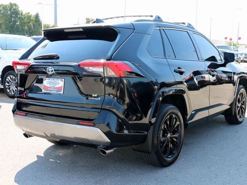 Used 2024 Toyota RAV4 SE image 5