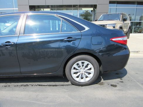 Used 2015 Toyota Camry LE FWD image 4