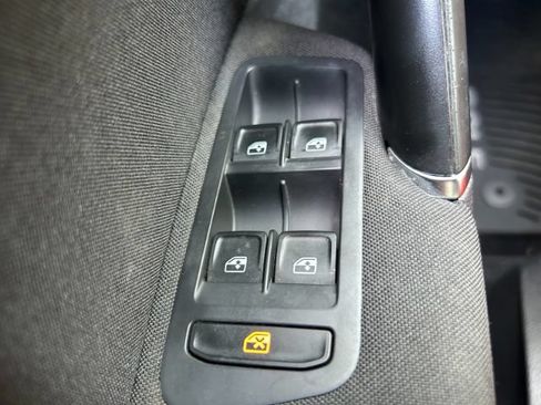 Used 2018 Volkswagen Golf S FWD image 16