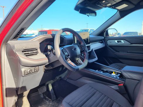 Used 2025 Ford Explorer ST-Line w/ ST-Line Street Pack image 8