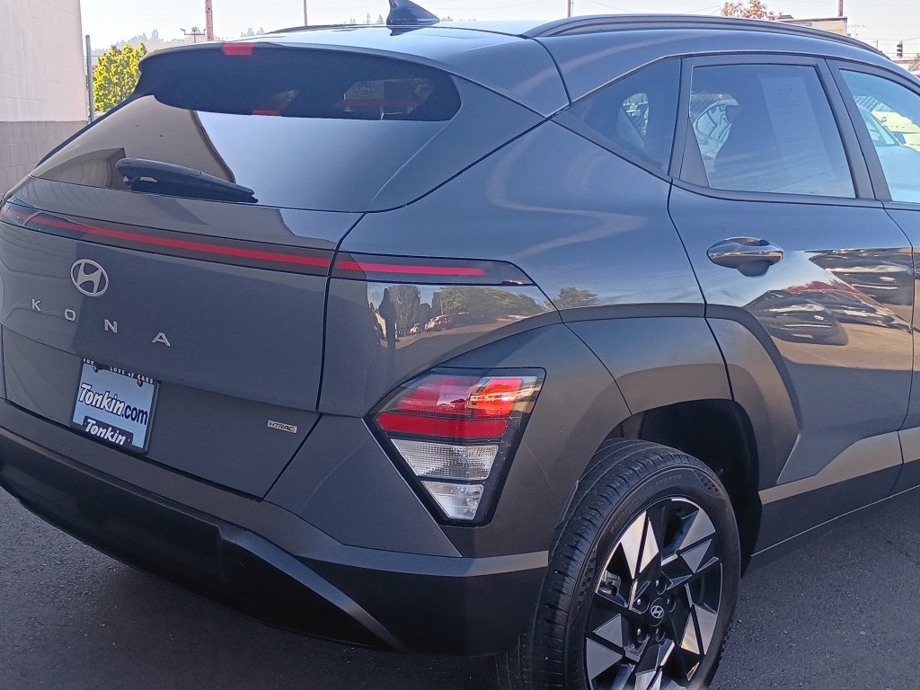 Certified 2025 Hyundai Kona SEL AWD/4WD image 5