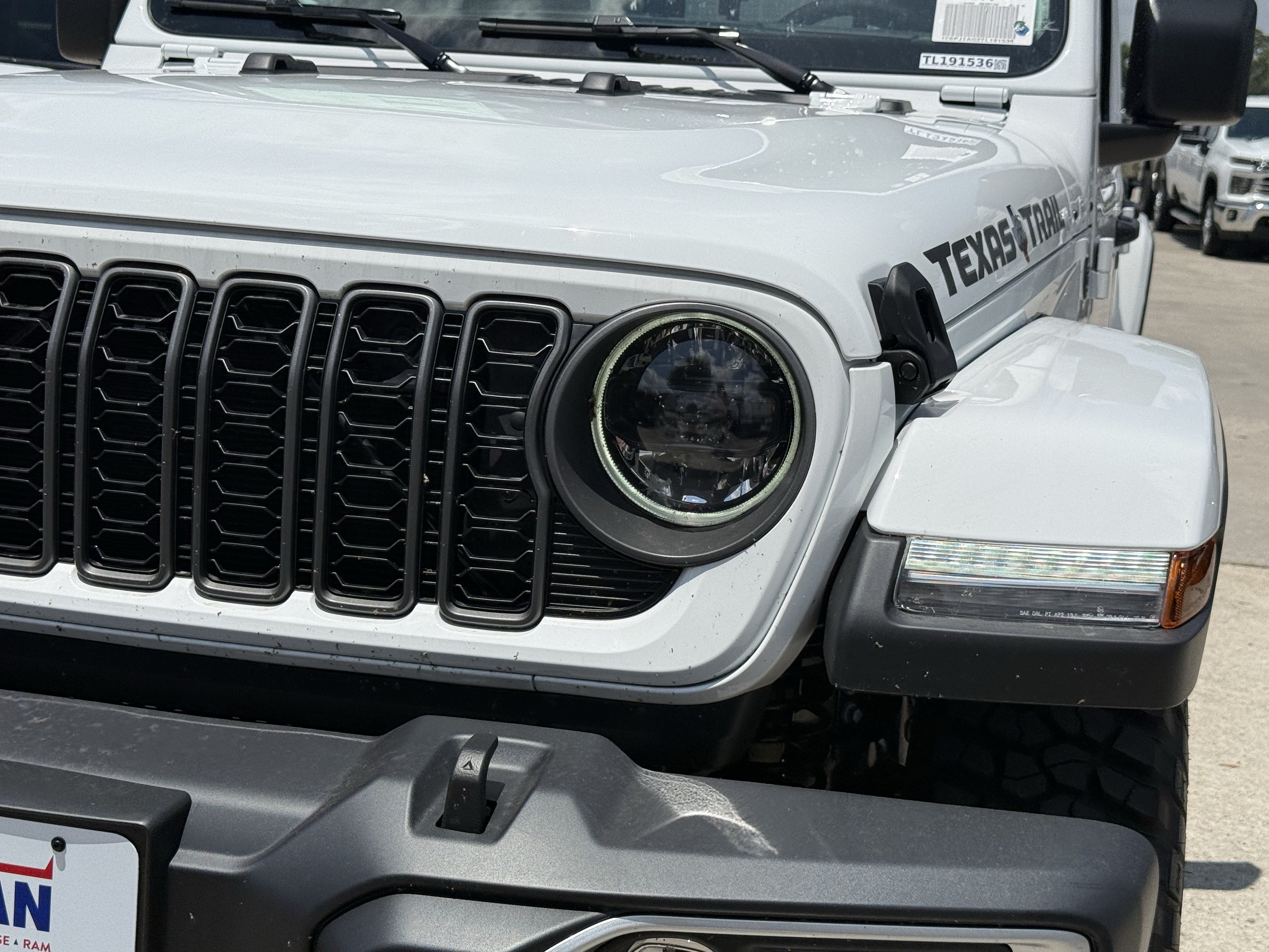 New 2026 Jeep Gladiator Mojave AWD/4WD image 8