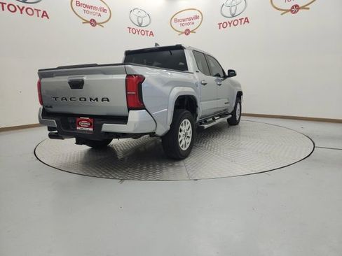 Certified 2025 Toyota Tacoma SR5 AWD/4WD image 5