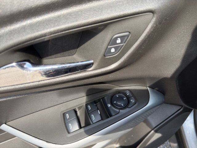 Used 2025 Chevrolet Trax RS w/ Driver Confidence Package FWD image 17