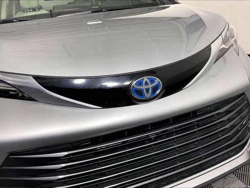 Used 2025 Toyota Sienna Platinum AWD/4WD image 41