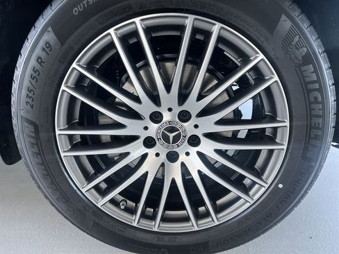 Certified 2025 Mercedes-Benz GLC 300 image 12