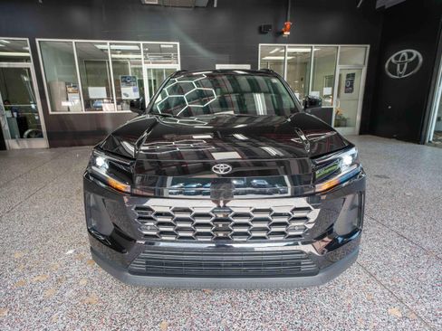 Used 2026 Toyota RAV4 XLE Premium AWD/4WD image 6