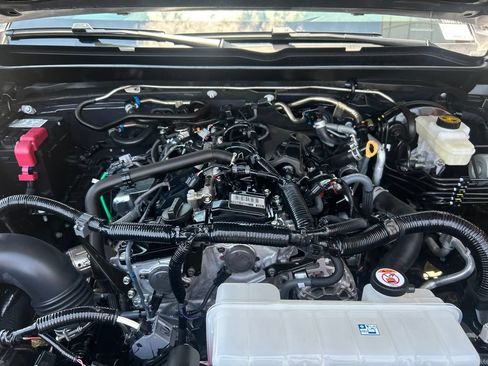 Certified 2025 Toyota Tacoma SR5 AWD/4WD image 23