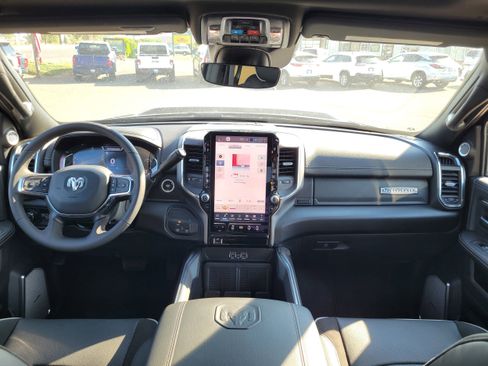 New 2025 RAM 2500 Laramie AWD/4WD image 10