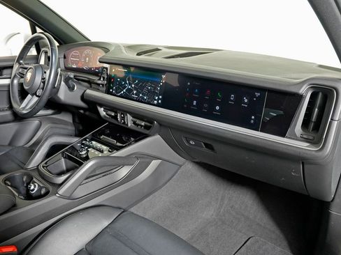 Certified 2024 Porsche Cayenne S w/ Premium Package Plus image 38