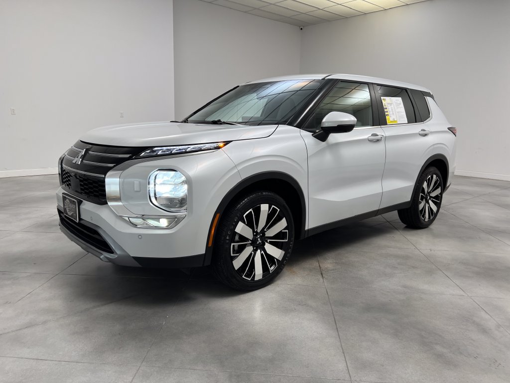 Used 2025 Mitsubishi Outlander SE AWD/4WD image 4