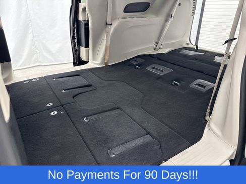 Used 2023 Chrysler Pacifica Touring-L FWD image 42