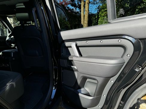 Used 2024 Land Rover Defender 110 V8 image 23