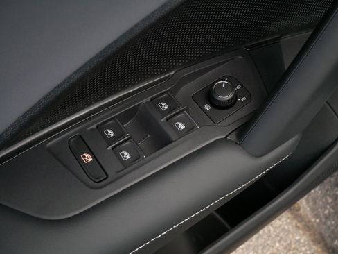 Certified 2025 Volkswagen Tiguan SE R-Line AWD/4WD image 19