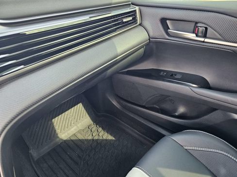 Used 2025 Toyota Camry SE FWD image 33