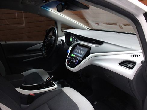 Used 2020 Chevrolet Bolt LT image 20