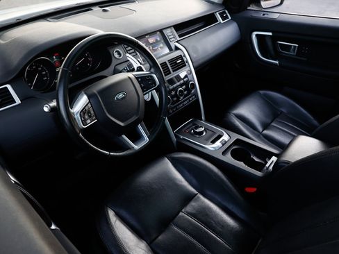 Used 2017 Land Rover Discovery Sport HSE image 4