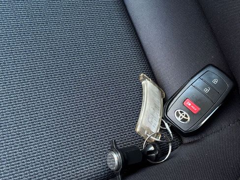 Used 2025 Toyota Prius LE image 22