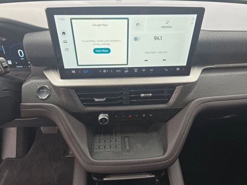 Used 2025 Ford Explorer Platinum image 23