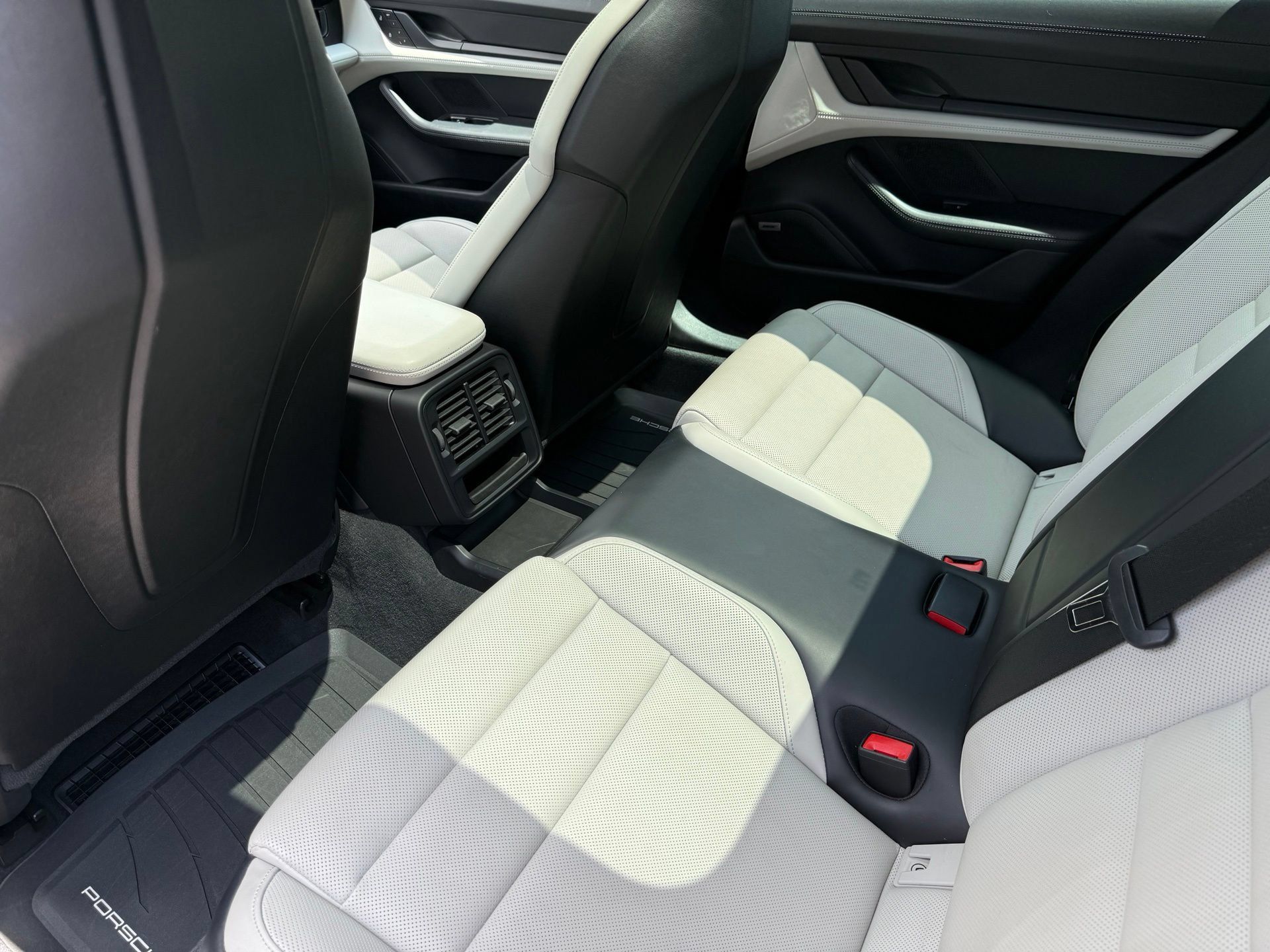 Certified 2023 Porsche Taycan 4S w/ Premium Package AWD/4WD image 31