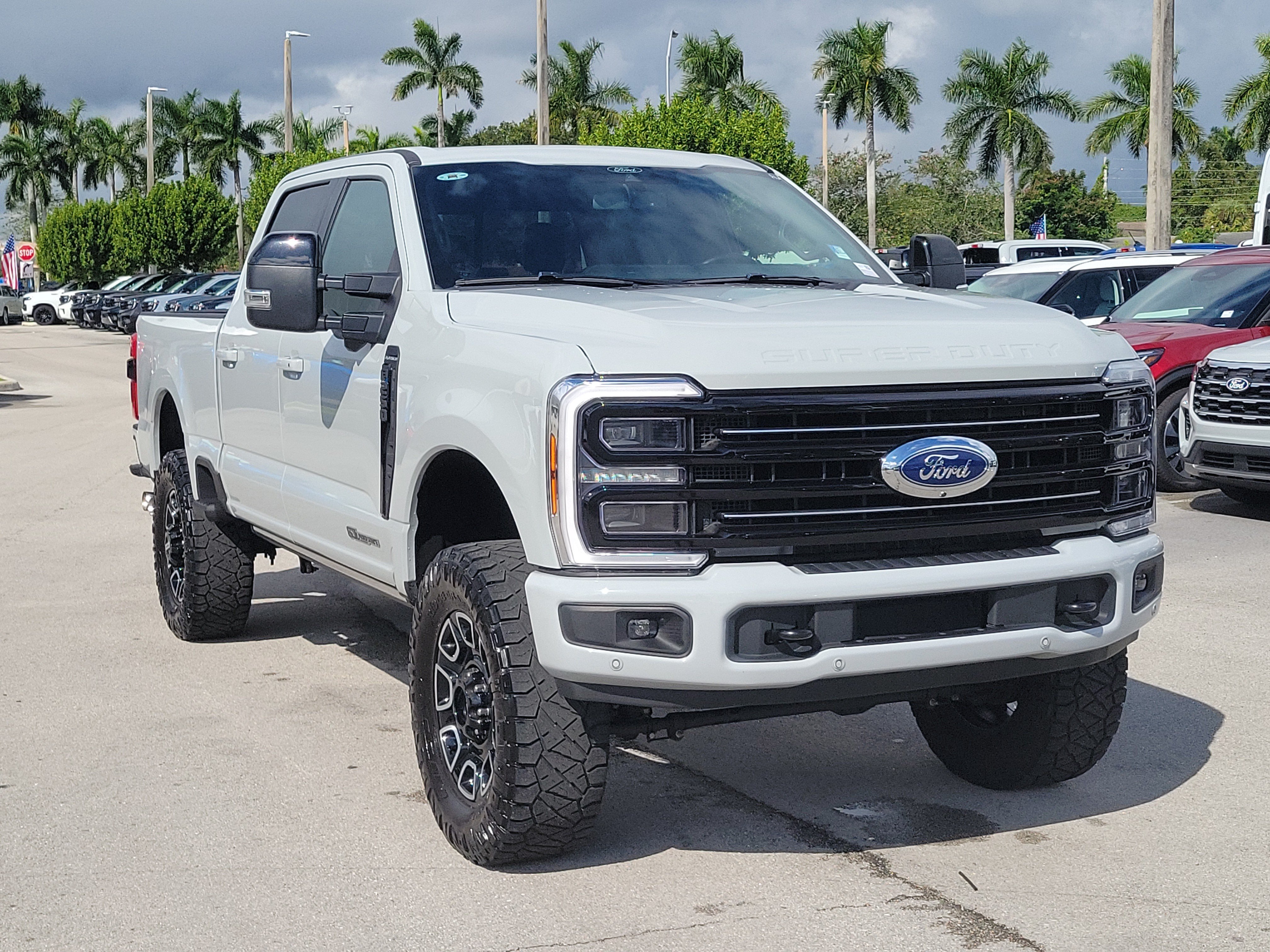 Used 2025 Ford F250 Platinum w/ FX4 Off-Road Package AWD/4WD image 3