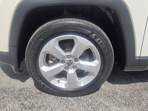 Used 2020 Jeep Compass Latitude FWD image 12