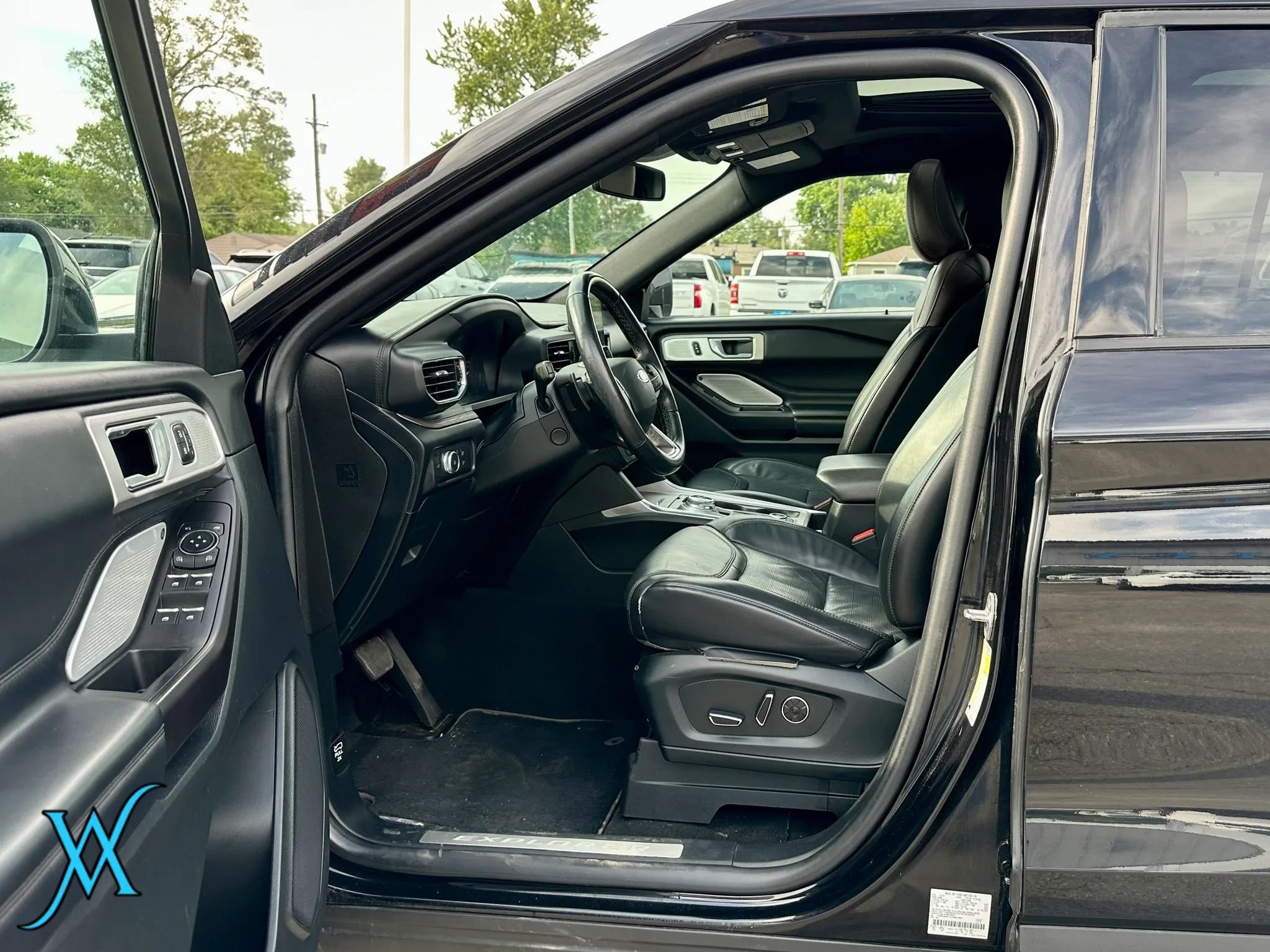 Used 2020 Ford Explorer Platinum w/ Premium Technology Package AWD/4WD image 15