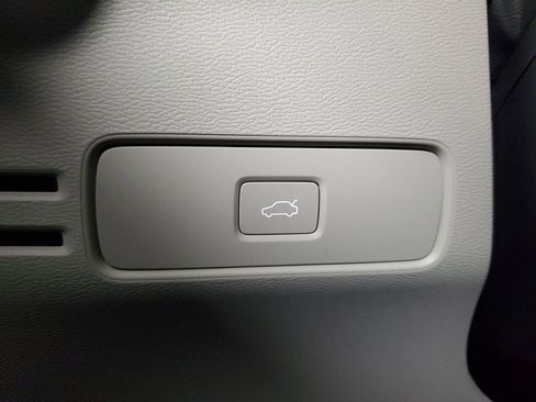 New 2026 Volvo XC40 B5 Plus w/ Protection Package Premier image 36