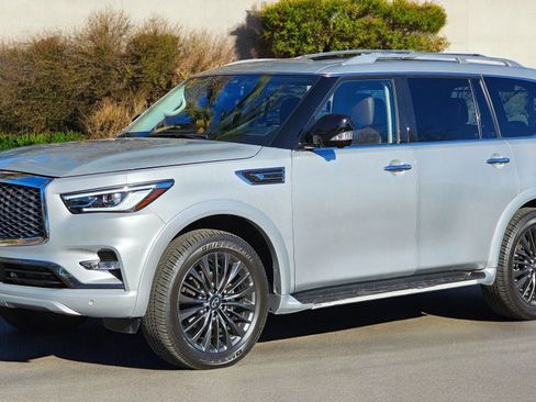 Used 2022 INFINITI QX80 Sensory w/ All-Season Package image 3