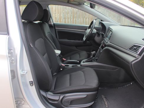 Used 2017 Hyundai Elantra Value Edition image 39