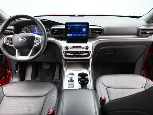 Used 2024 Ford Explorer XLT image 20