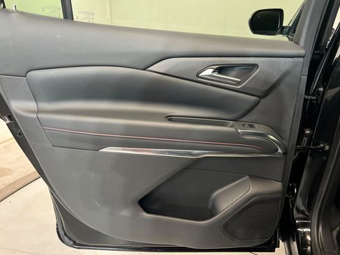 Used 2025 Chevrolet Traverse Z71 w/ LPO, Floor Liner Package AWD/4WD image 19