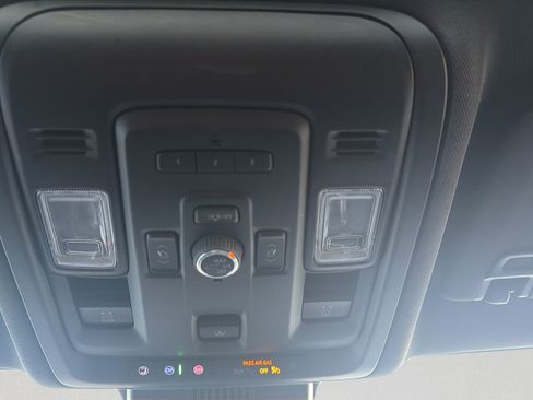 Used 2023 GMC Yukon SLT w/ SLT Premium Package AWD/4WD image 21