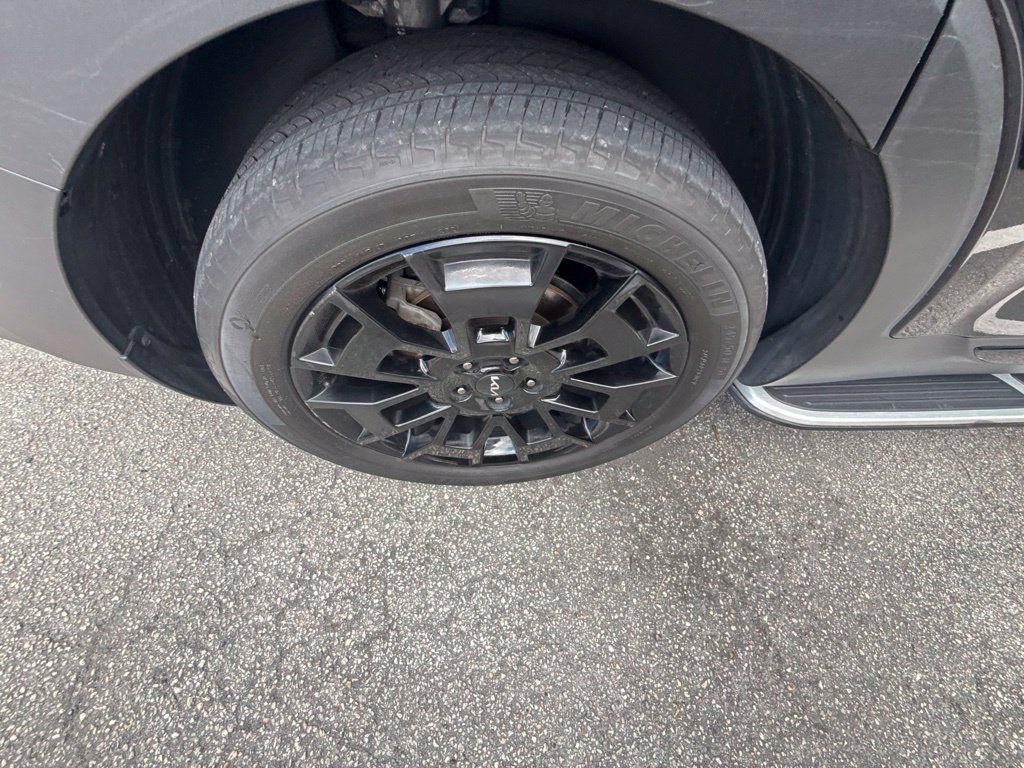 Certified 2022 Kia Telluride SX w/ SX Prestige Package AWD/4WD image 16