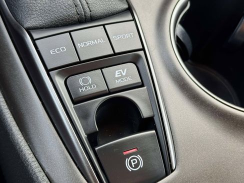 Certified 2022 Toyota Camry SE w/ Convenience Package image 28